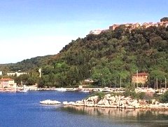 Omisalj - citt� vecchia e baia
