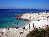 spiaggia di fronte alla Villa Roberto