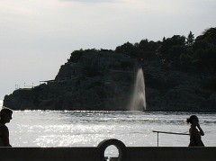 Makarska - promontorio e disco bar