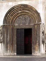 portale di Sant'Anastasia