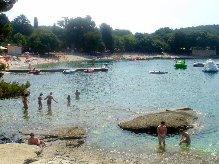 spiaggia di Banjole nella baia Centinera