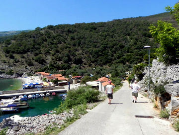 Passeggiata fino al porto di Beli