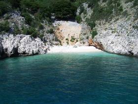 baie nascoste nella parte sud dell'isola