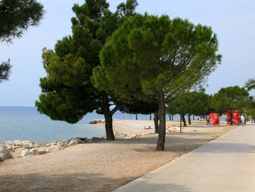 spiaggia e lungomare a Crikvenica