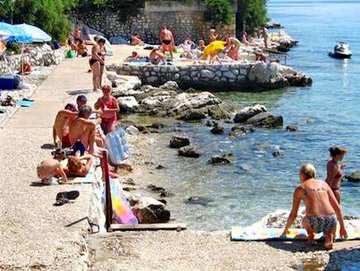 spiagge sul lungomare di Dramalj