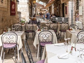 Bar vista mare sulle mura a Dubrovnik
