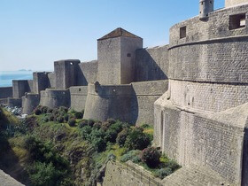 la possente cinta muraria di Dubrovnik Ragusa