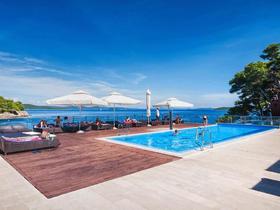 piscina albergo Maxim Bozava
