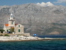 faro sull'isola Hvar