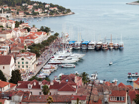 il porto della città di Hvar