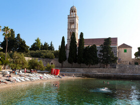 spiaggia vicino al convento Francescano