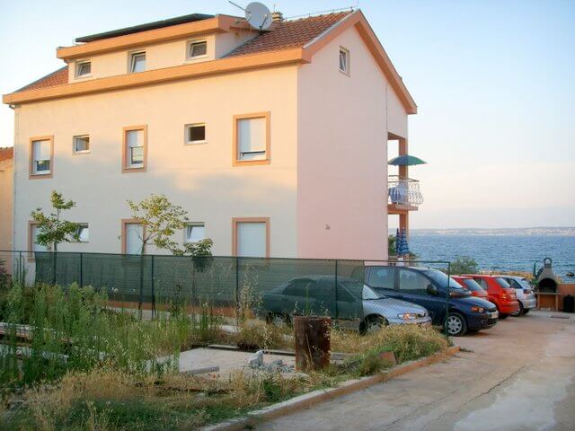 prima fila dal mare e parcheggio