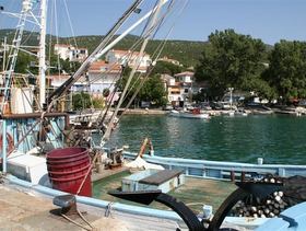 reti da pesca nel porto di Klenovica