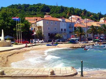 città di Korcula spiaggia cittadina