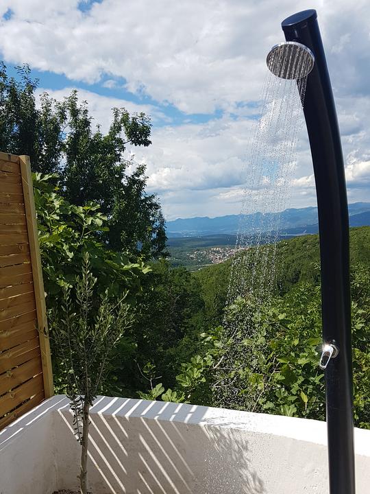 doccia esterna in terrazza