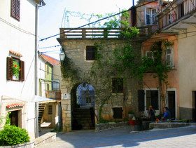 Dobrinj piazzetta