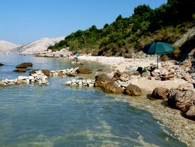 Stara Baska spiagge solitarie o quasi