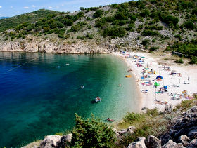 Vrbnik spiagge di ciottoli