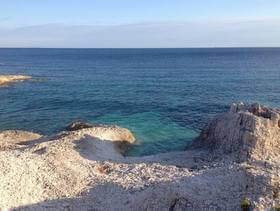 spiagge e baie di ciottoli