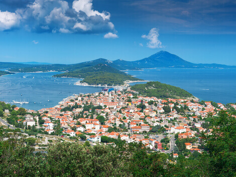 Lussinpiccolo, la città il porto e la baia