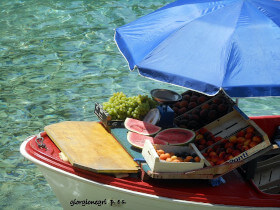 Fruttivendolo sul mare in Croazia
