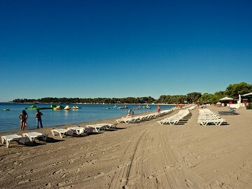 spiaggia di sabbia a Medulin