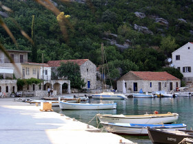 Lungomare a Prozura sull'isola Mljet