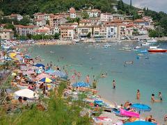 la spiaggia cittadina di Moscenicka Draga