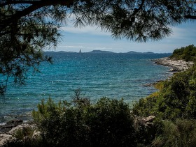 la costa dell'isola Murter