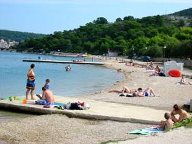 spiaggia a Tisno