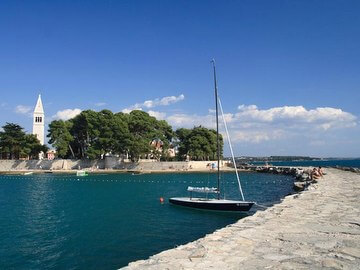 in spiaggia ovunque a Novigrad