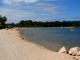 spiaggia cittadina di Novalja