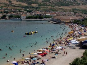 spiaggia cittadina di Pag