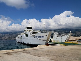 traghetto per l'isola Pag