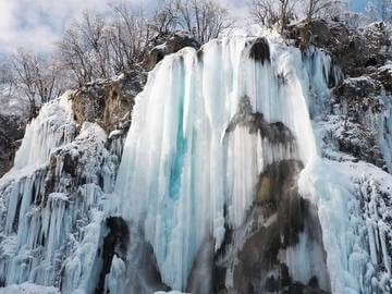 le cascate di Plitvice in inverno