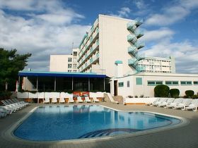 piscina dell'hotel Pula a Pola