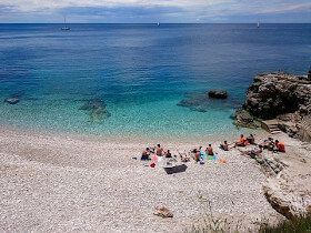 spiaggia a Punta Verudela