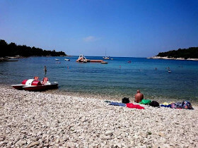 Spiaggia di ciottoli a Verudela