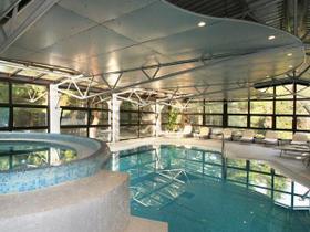 Piscina interna di Hotel Flores