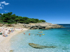 baie e scogliere sulla costa di Premantura