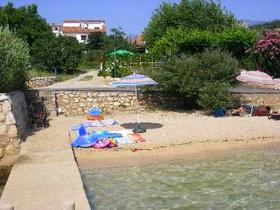 passeggiando sul lungomare di Barbat