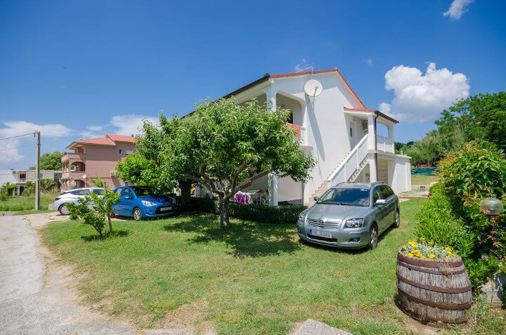 Casa a Lopar con camera al pianoterra