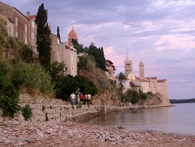 spiagge sotto le mura cittadine