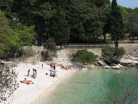 spiagge lungo la passeggiata di Rabac