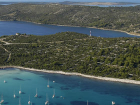 la baia di Sakarun alle spalle della baia di Soline