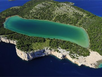 Lago salato a Telascica sull'isola Dugi Otok