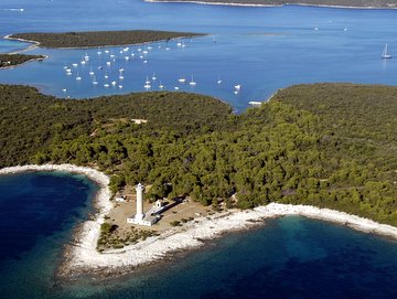 il faro e la baia di Veli Rat