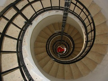 la scalinata della torre del faro di Veli Rat