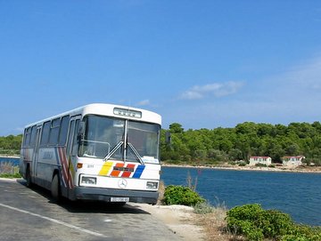 autobus di linea a Veli Rat