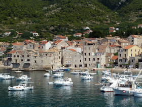 Komiza borgo di pescatori sull'isola Vis